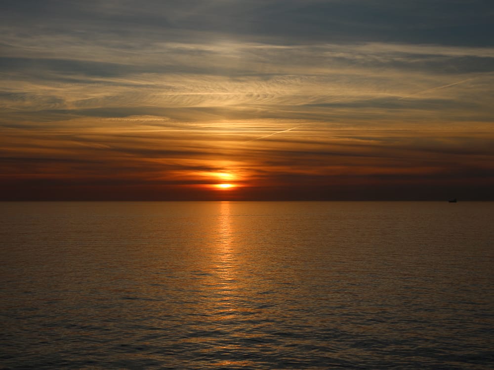 Sonnenuntergang auf einer Minikreuzfahrt Kurzkreuzfahrt