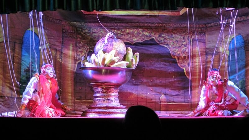Marionetten beim Theater in Mandalay