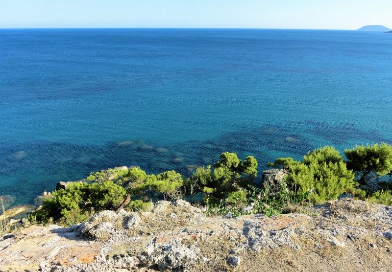 Ausblick vom Friedhof übers Meer in Koroni