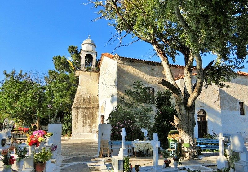 Kirche und Friedhof beim Kloster von Koroni