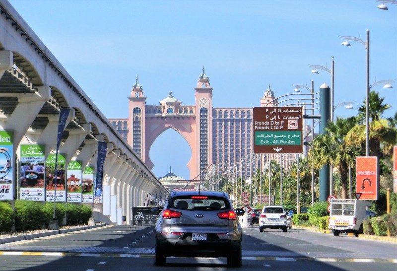 Anfahrt Palm Jumeirah Atlantis Hotel nahe der Dubai Strände