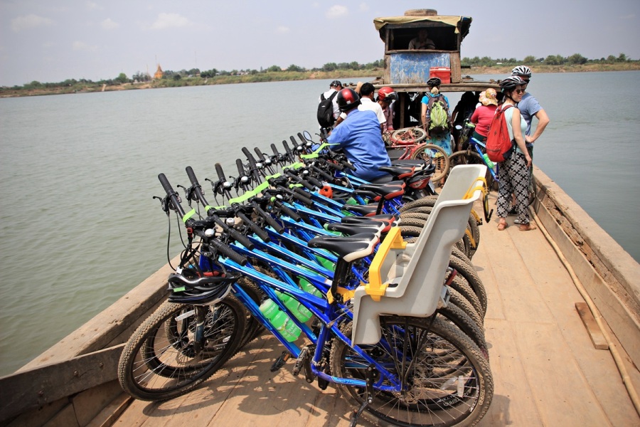 Fahrrad auf Boot Phonm Penh