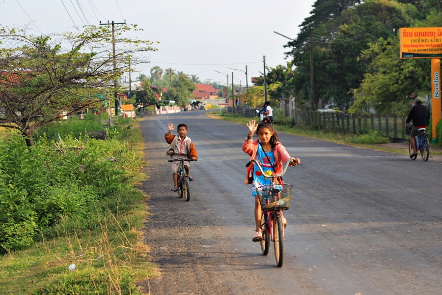 Kind auf Fahrrad Thailand
