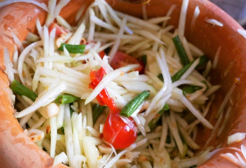Som Tam Thai: Leckerer thailändischer grüner Papaya Salat