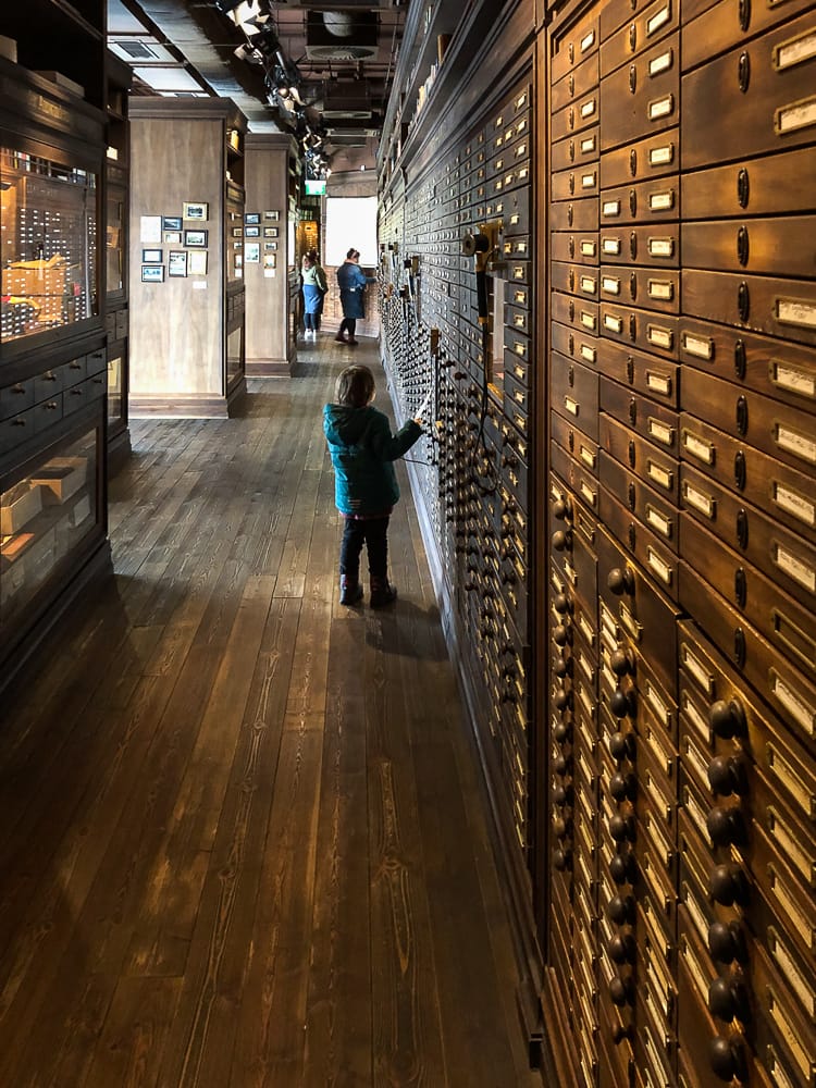 Im Auswanderermuseum Bremerhaven mit Kind