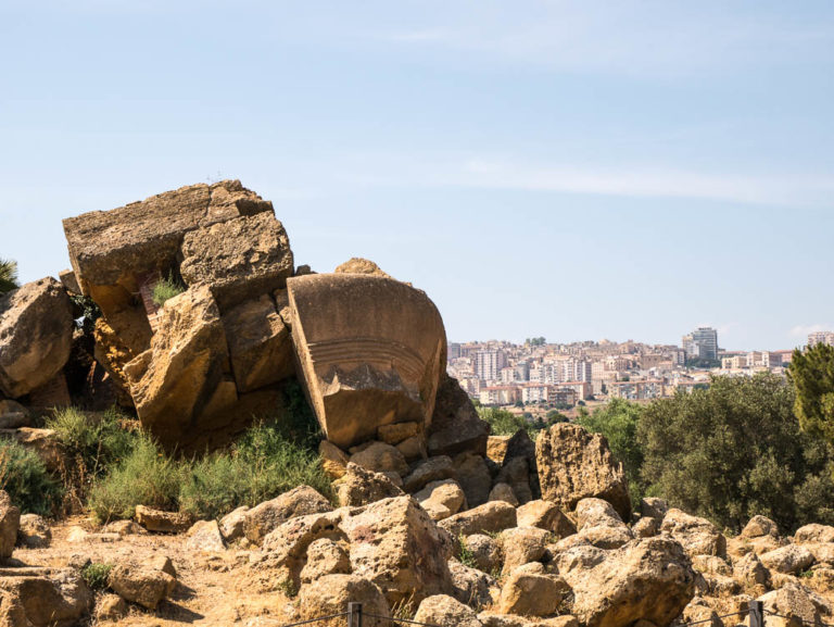 Agrigento Sizilien Tal der Tempel Blick auf Agrigent