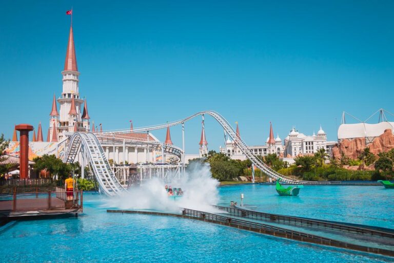 Erlebt Antalya mit Kindern zB im Land of Legends Themenpark