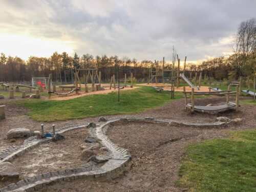 Der große Naturspielplatz im Panarbora Waldbröl im Bergischen Land für Kinder