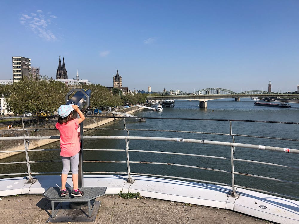 Aussichtspunkt in Köln mit Kindern auf einer Stadtrallye