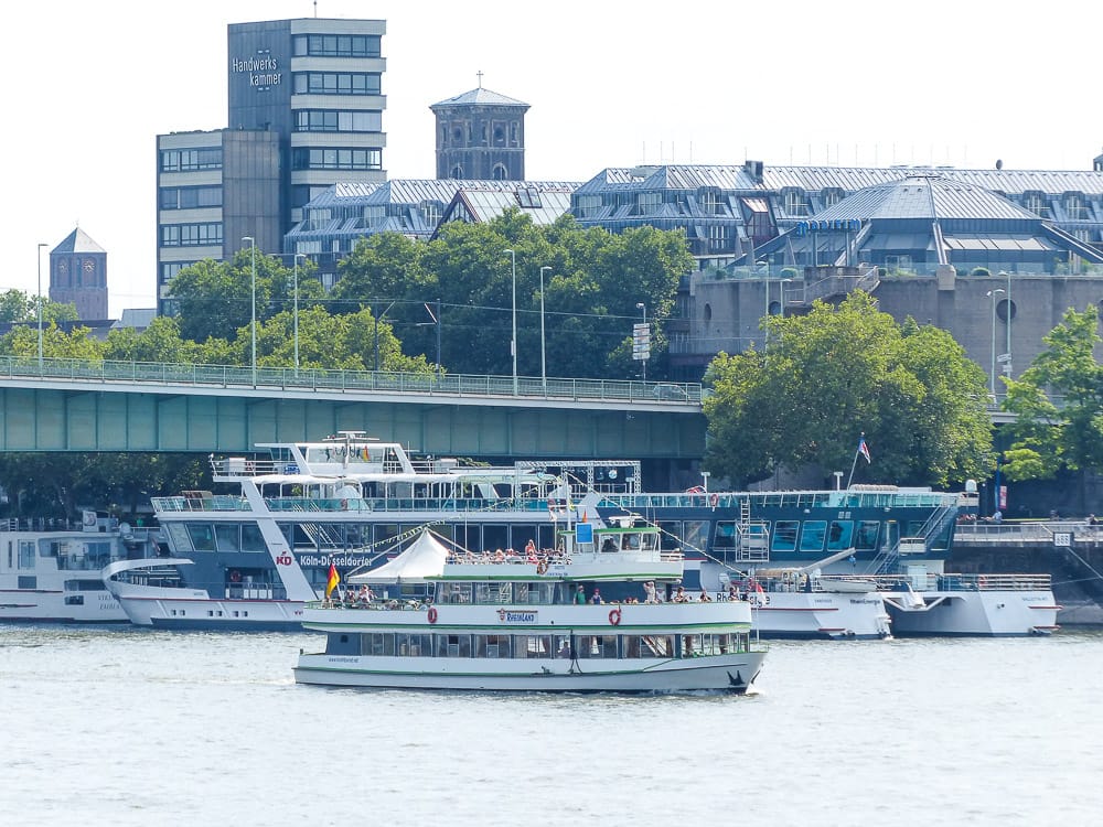 Eine Schifffahrt zum Sightseeing in Köln mit Kindern