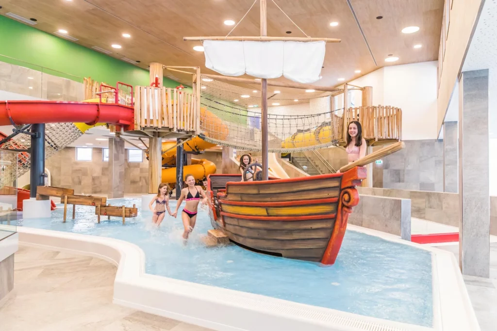 Zugspitz Resort Piratenschiff Familienhotel Österreich
