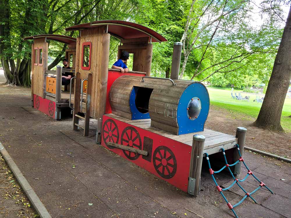 Mannheim Spielplätze Eisenbahn Herzogenriedpark