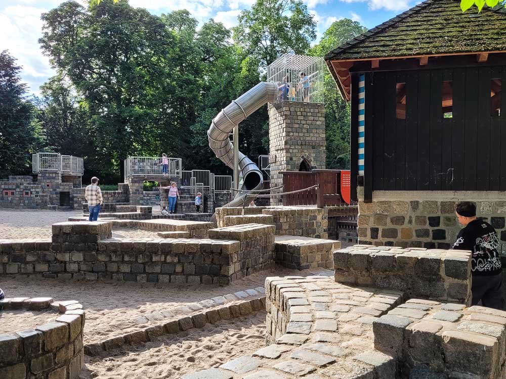 Mannheim mit Kindern Luisenpark Burgenspielplatz