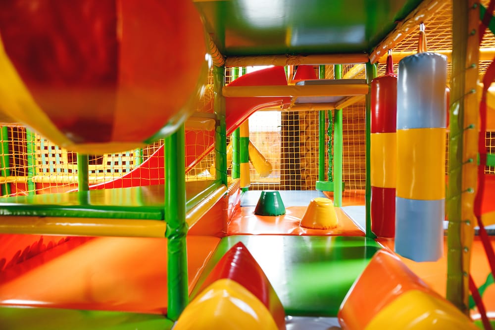 Ein Indoorspielplatz als Indoor-Aktivität in Hessen mit Kindern