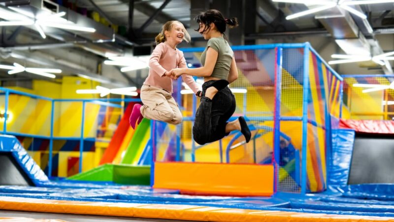 Indoor-Aktivitäten und Schlechtwetter Ausflüge mit Kindern Indoor-Aktivitäten und Schlechtwetter Ausflüge mit Kindern