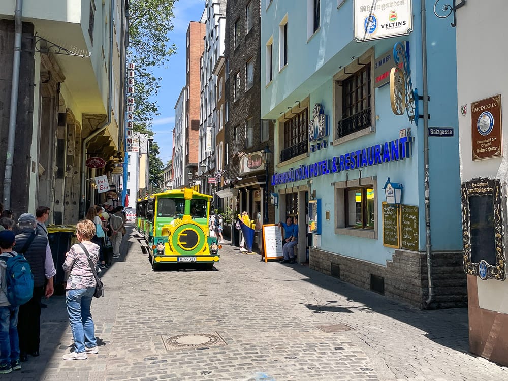 Mit der Bimmelbahn auf Sightseeing in Köln mit Kindern