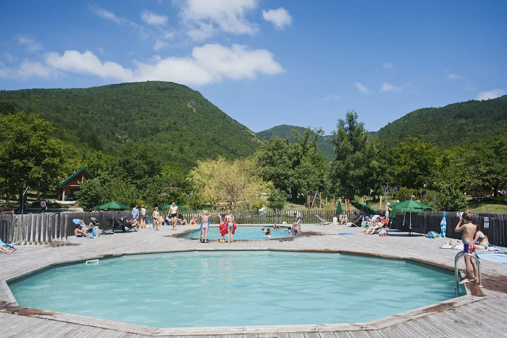 Pool im Village von Huttopia in Dieulefit