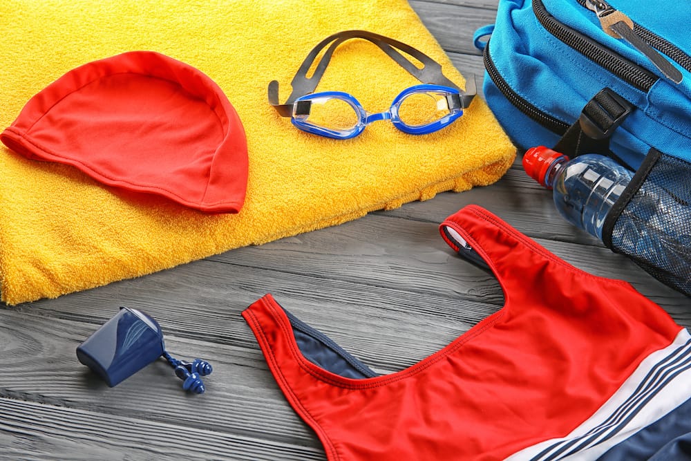 Schwimmbad-Packliste für Tipps, was man in Schwimmbad mitnehmen sollte