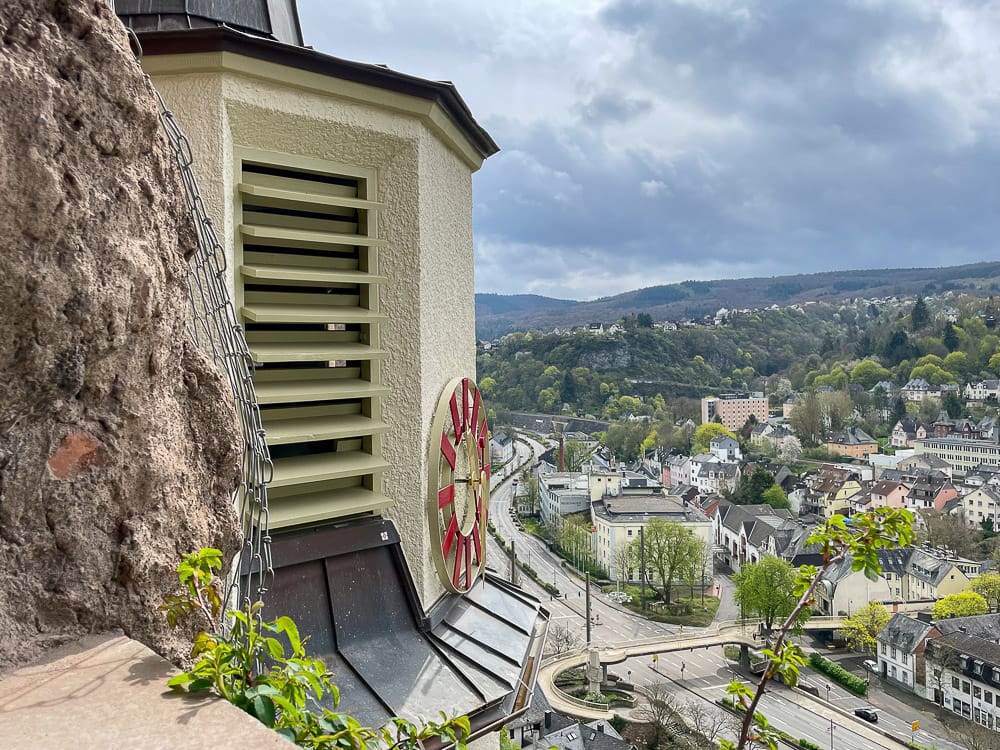 Aussicht vom Turm der Felsenkirche Idar-Oberstein mit Kindern