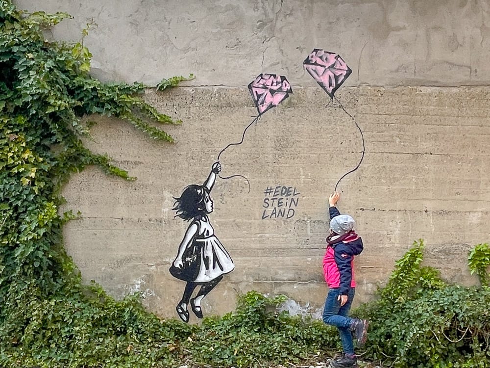 Edelstein-Graffiti in Idar-Oberstein im Edelsteinland mit Kindern