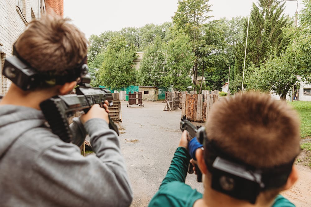 Laser Tag im Gauja Nationalpark mit Kindern