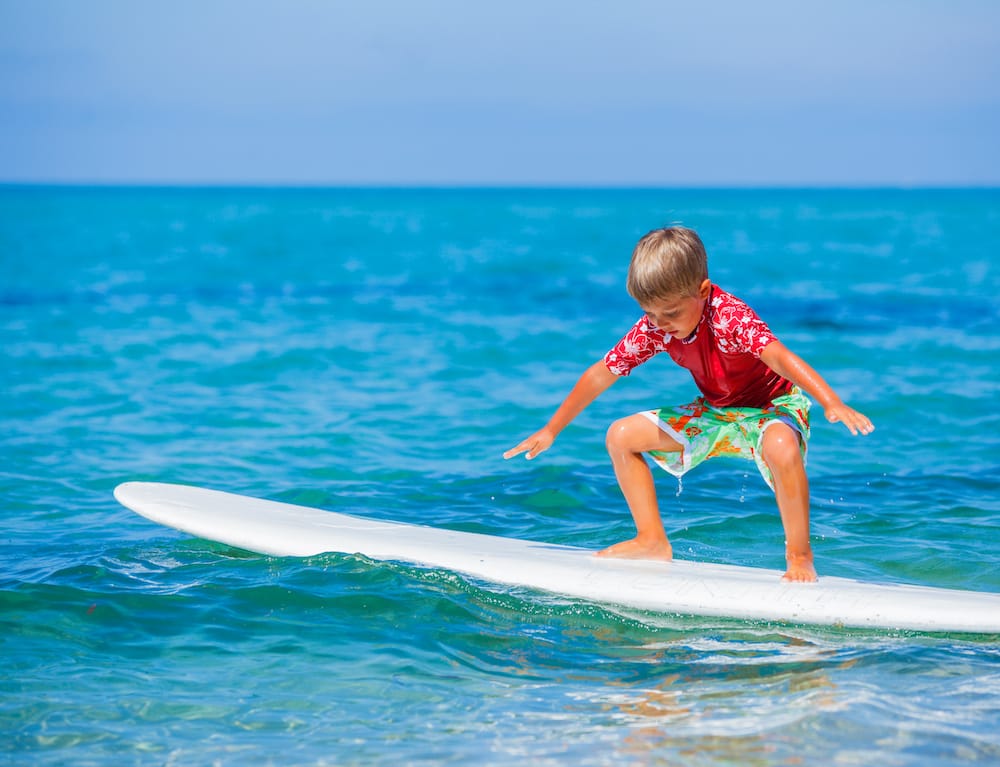 Ausflug zum Surfen auf Fuerteventura mit Kind