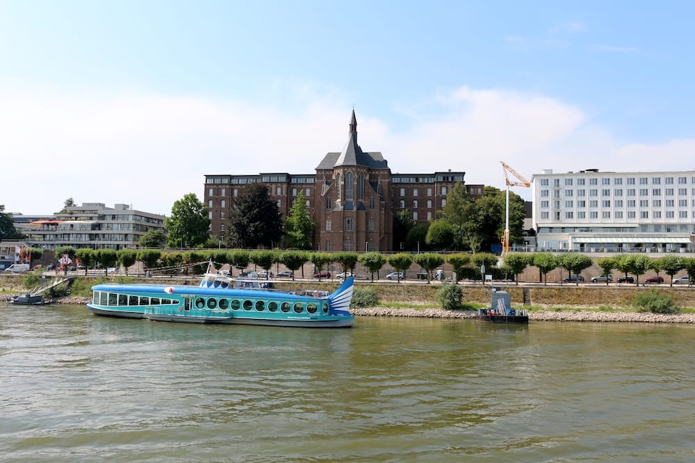 Rheinschifffahrt mit Moby Dick durch Bonn