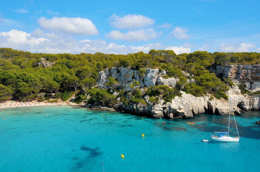 Nootsausflüge auf Menorca mit Kindern zum Macarella Strand