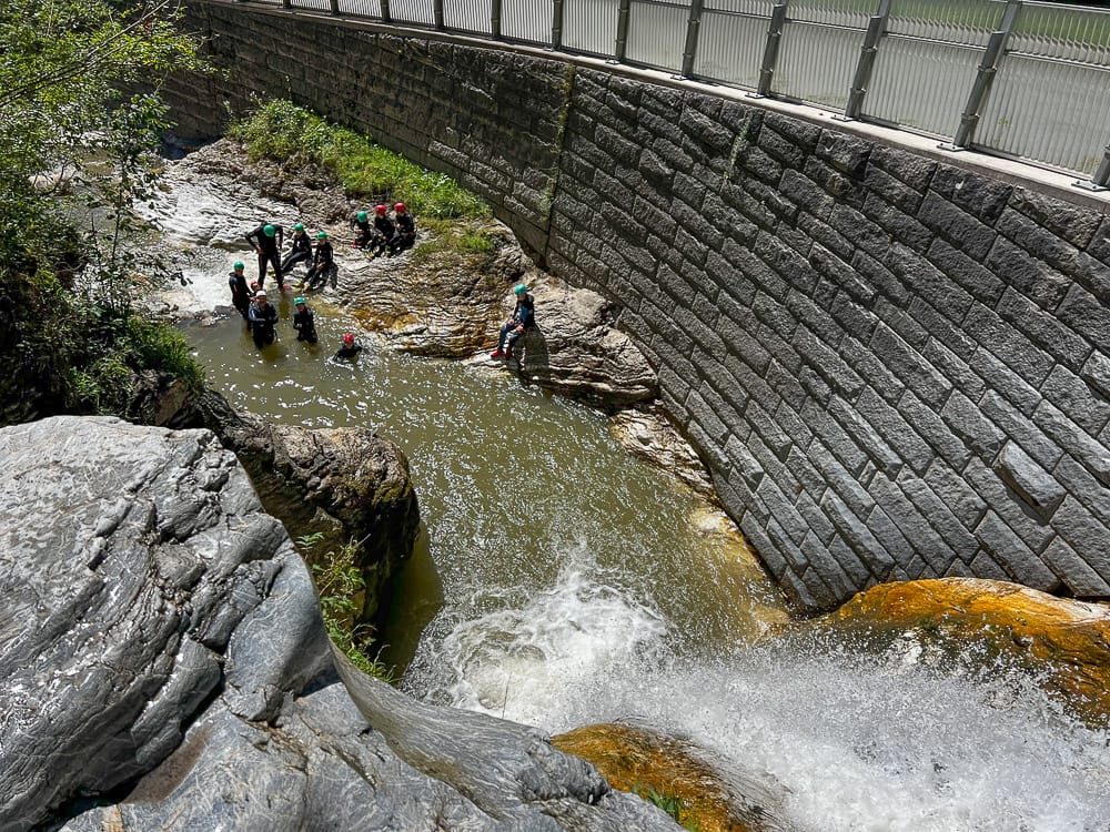 Wasserfall auf einer Kids - Canyoning Tour in Tirol