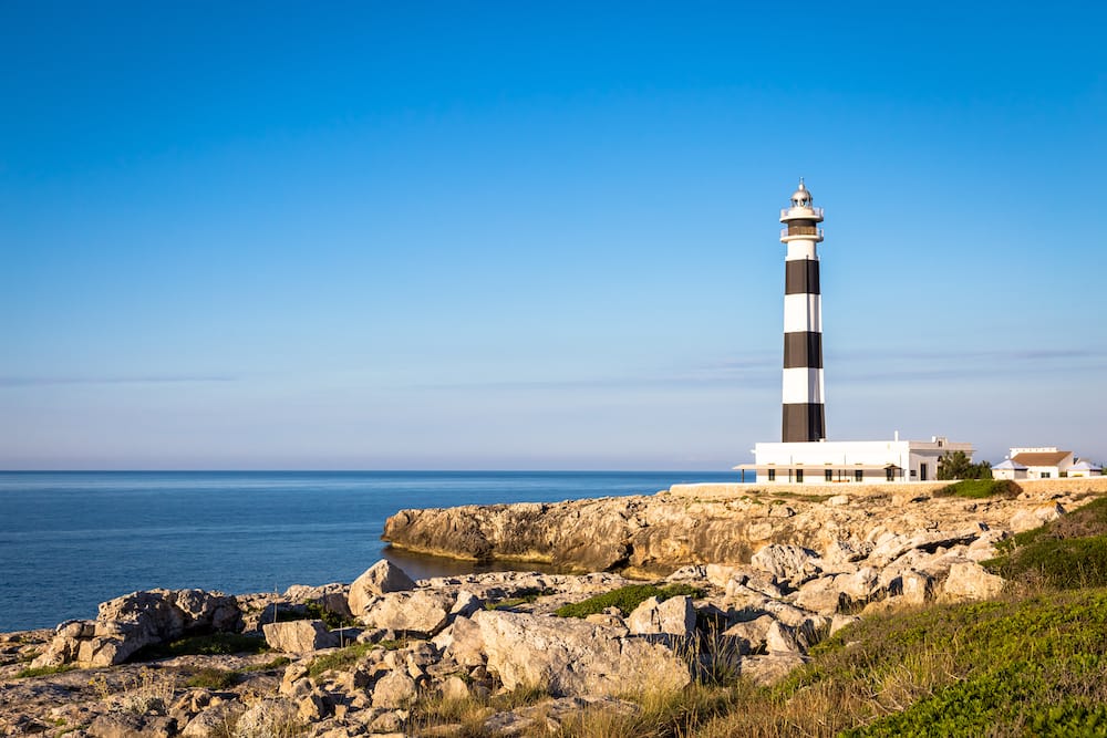 Leuchtturm Artrutx eine der Menorca Sehenswürdigkeiten für Familien