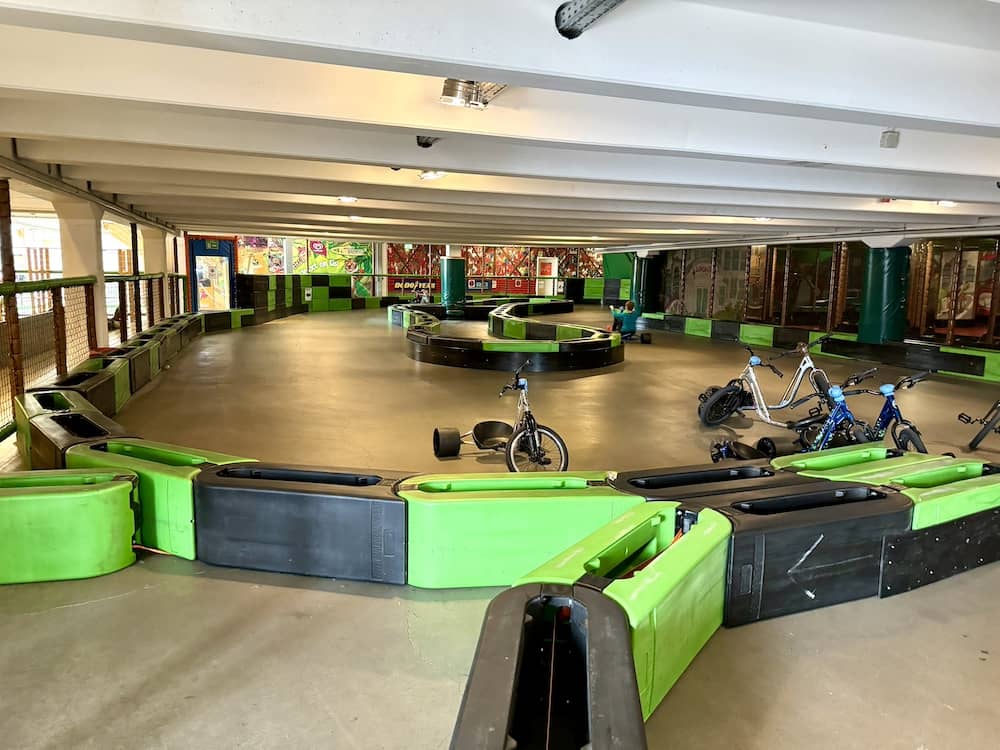 Attraktionen in der Fun-Arena, einem Indoorspielplatz in Schleswig-Holstein