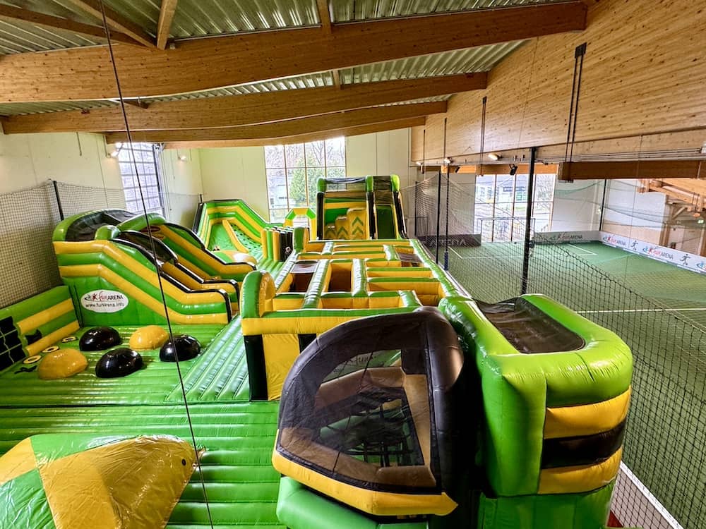 Hüpfburgen in der Fun-Arena, einem Indoorspielplatz in Schleswig-Holstein
