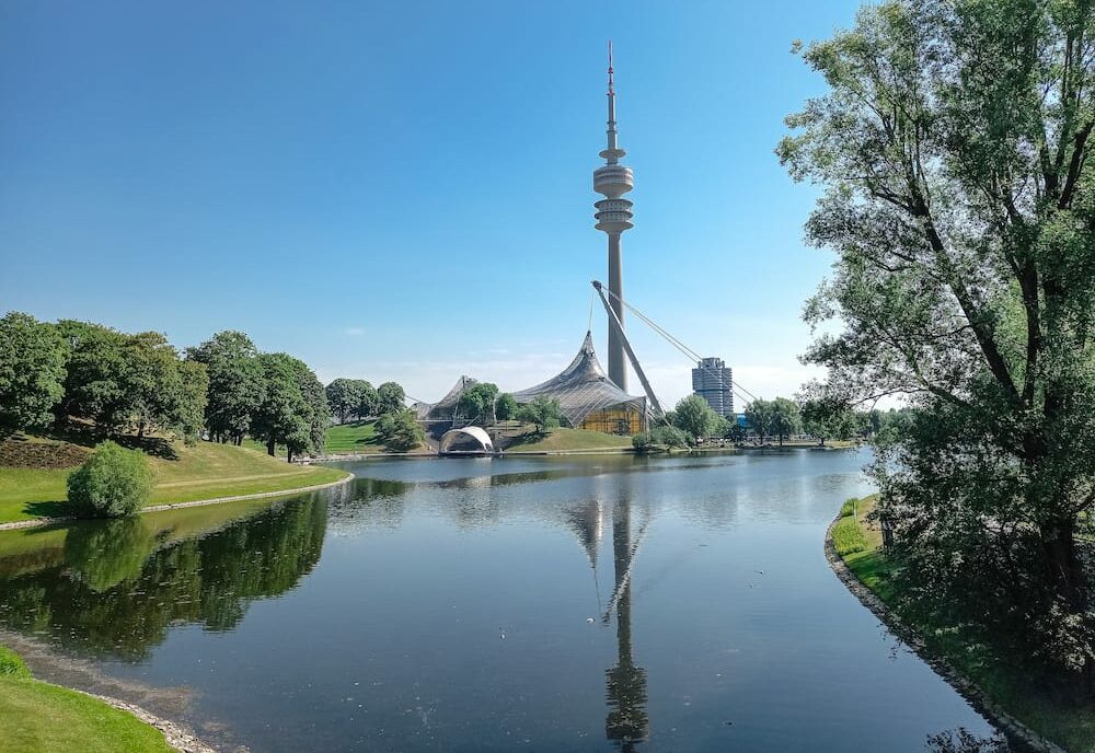 Ausflug in den Olympiapark in München als Familie