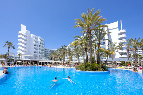 Pool im Hotel RIU Papayas einem Familienhotel auf Gran Canaria