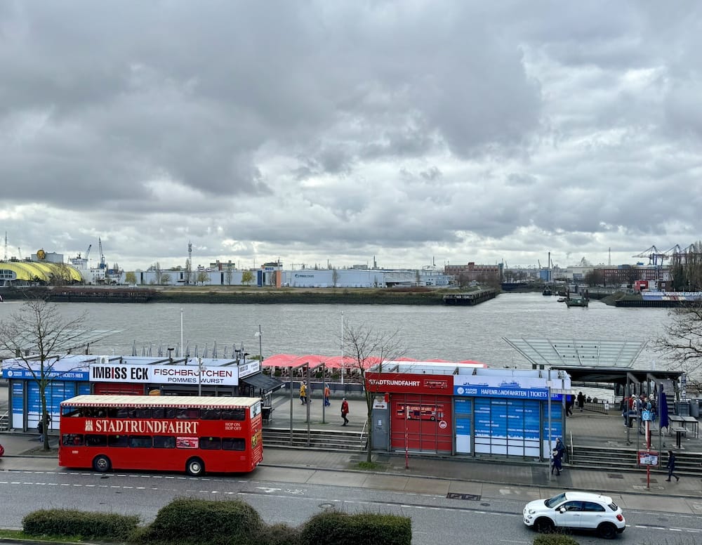 Stadtrundfahrt durch Hamburg mit Kindern