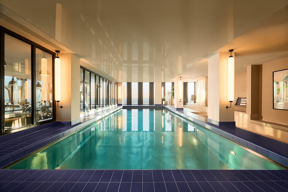 Pool im Adina Hotel Munich einem Kinderhotel in München