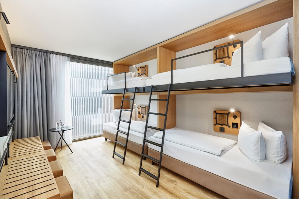 Vierbettzimmer im H2 Hotel Leipzig Kinderhotel