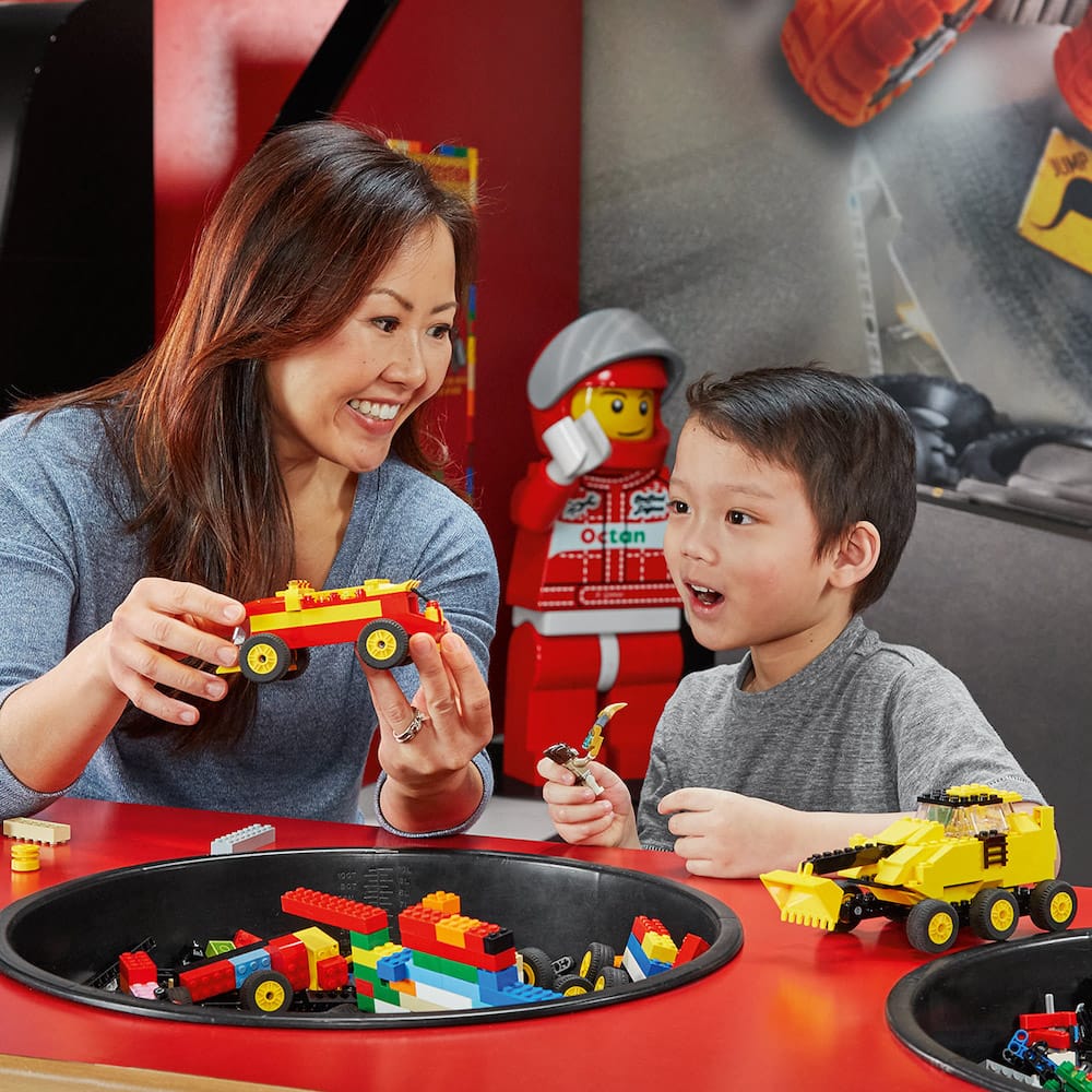 Familie im Legoland Discovery Centre Berlin