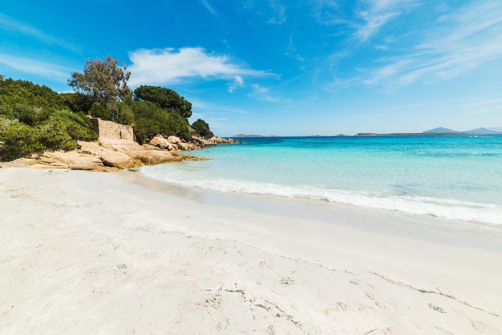 Der Strand Capriccioli an der Costa Smeralda ist einer der schönsten Strände Sardiniens