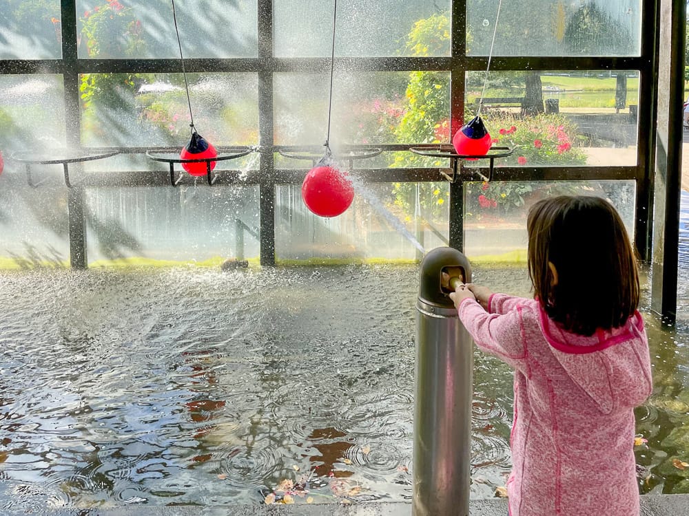Wasserspiele im Besuch vom Planten un Blomen in Hamburg mit Kindern kostenlos