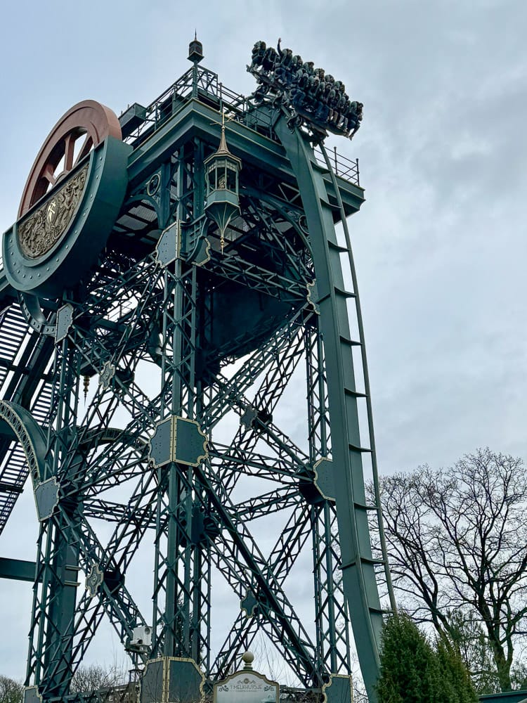 Achterbahn Attraktion in Efteling im Winter
