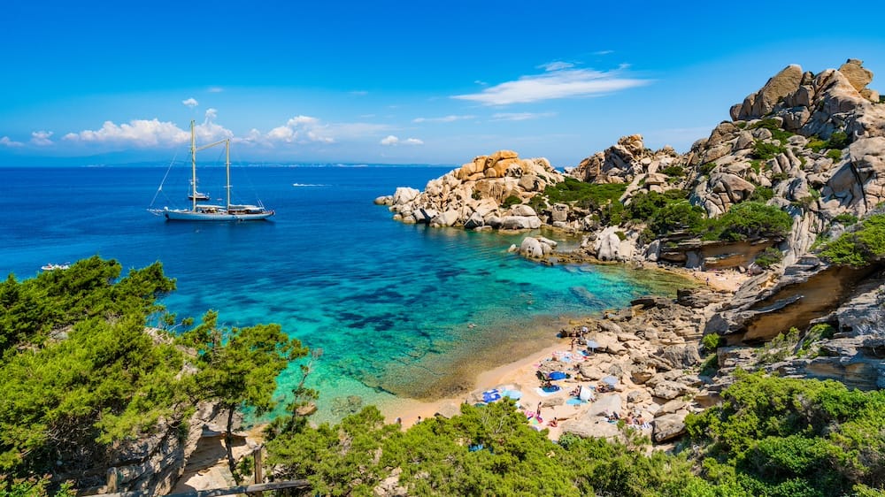 Die schönsten Bootsausflüge auf Sardinien mit Kindern