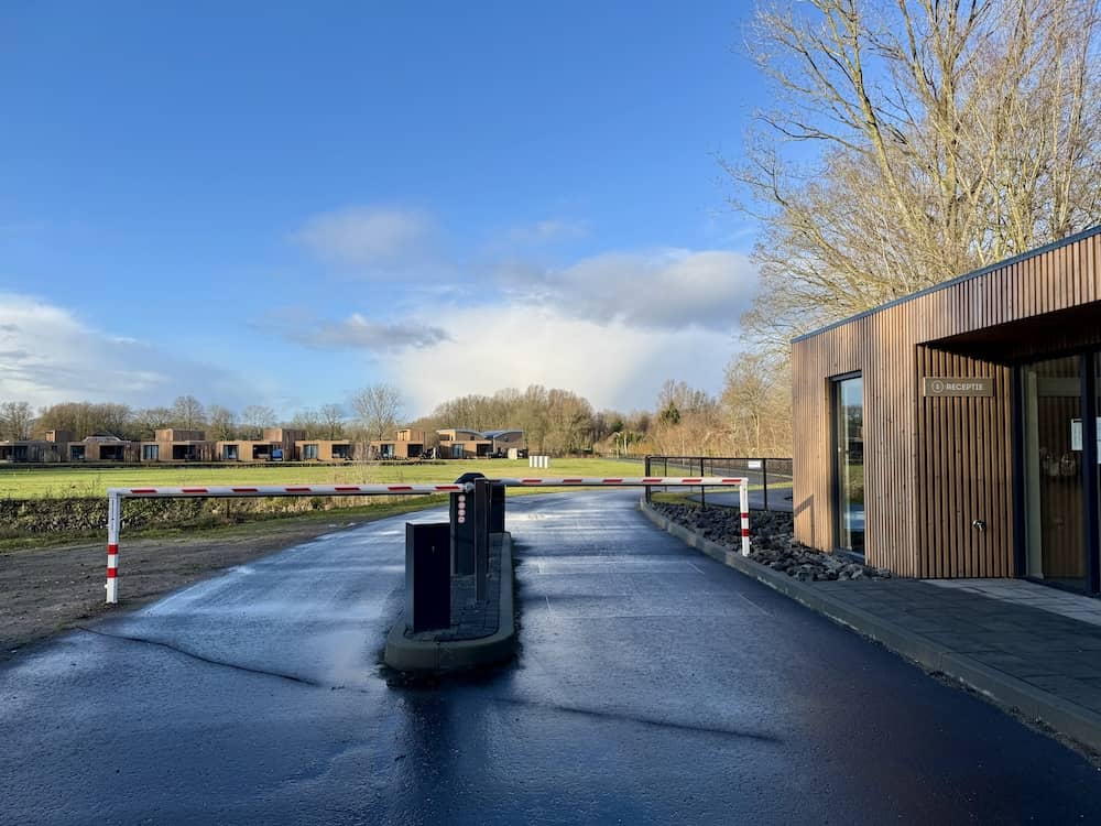 Eingang vom Ferienpark De Wedderplassen in Landal Groningen