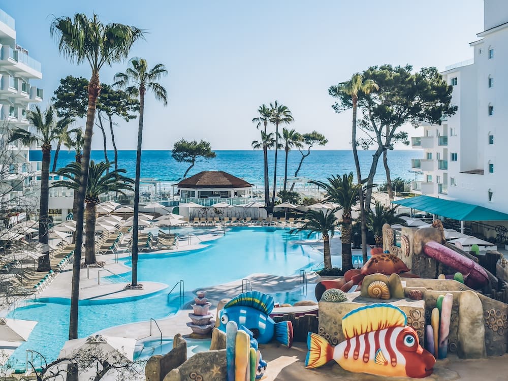Pool im Iberostar Alcudia Park dem Familienhotel auf Mallorca