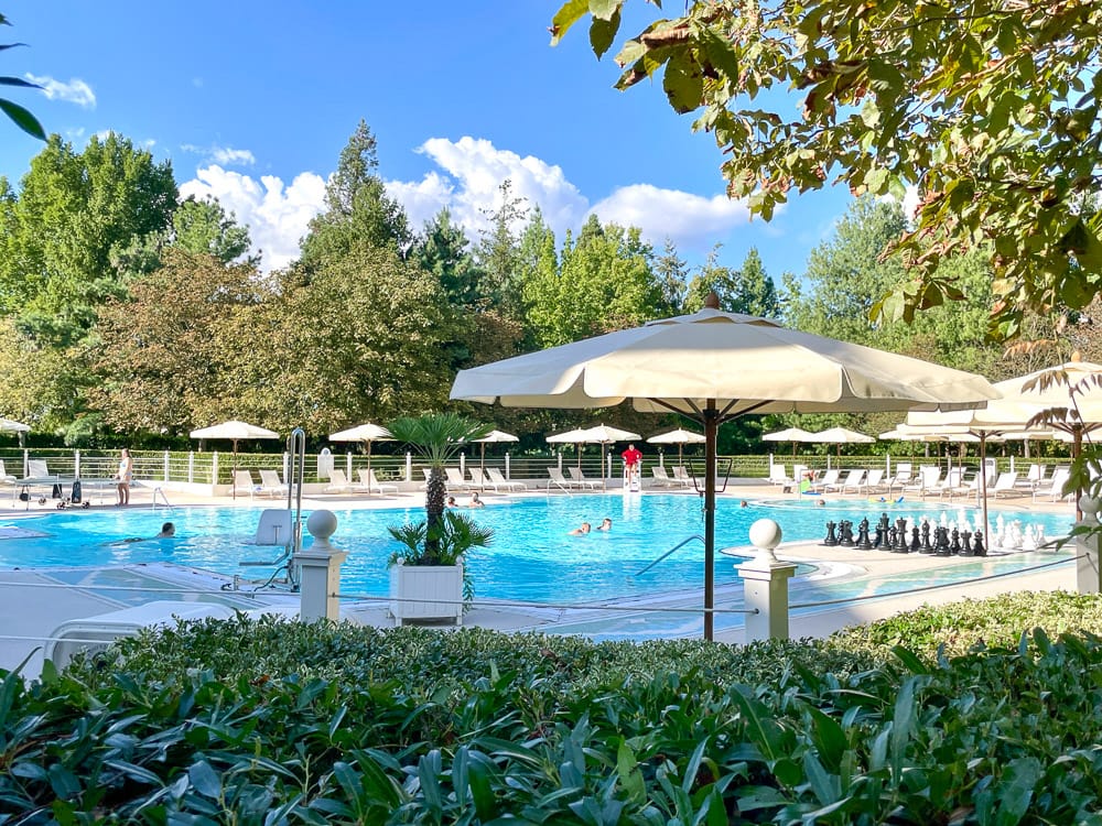 Außenpool im Disneys Newport Bay Club