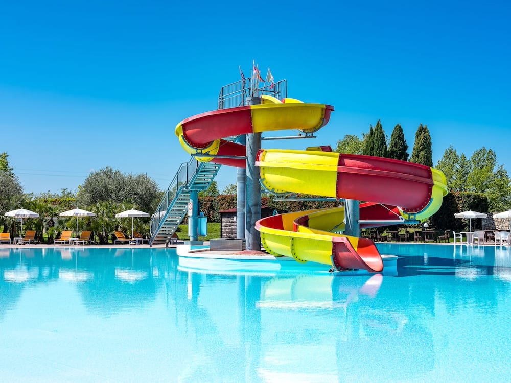 Swimmingpool vom Residence Eden einem Familienhotel am Gardasee