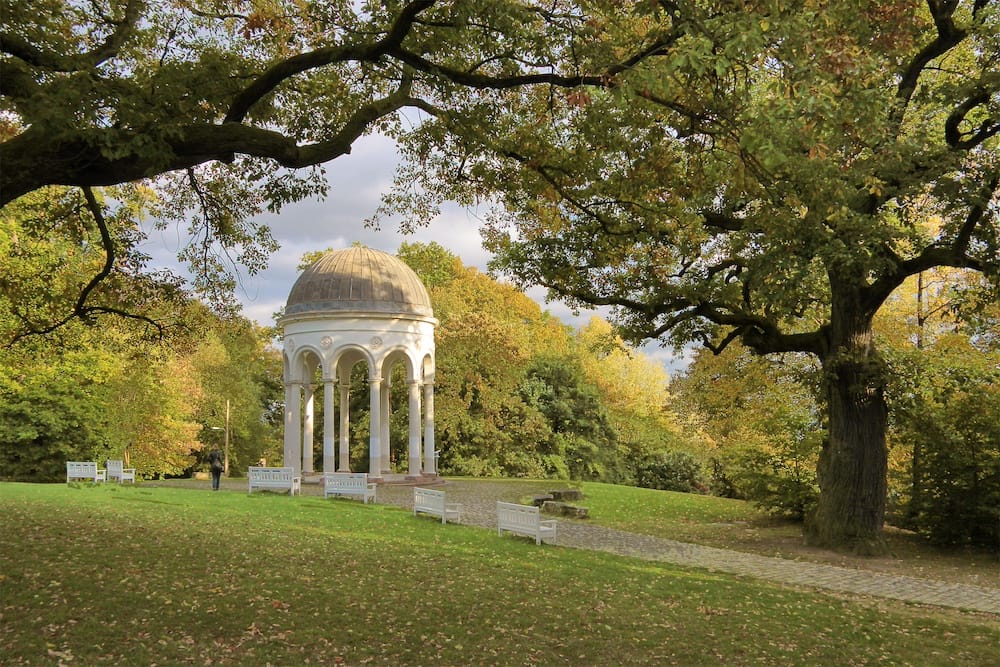 Besuch am Tempel Neroberg dem Park in Wiesbaden mit Kindern
