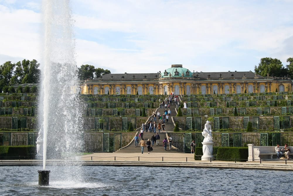 Schloss Sanssouci eine der TOP Potsdam Sehenswürdigkeiten mit Kindern