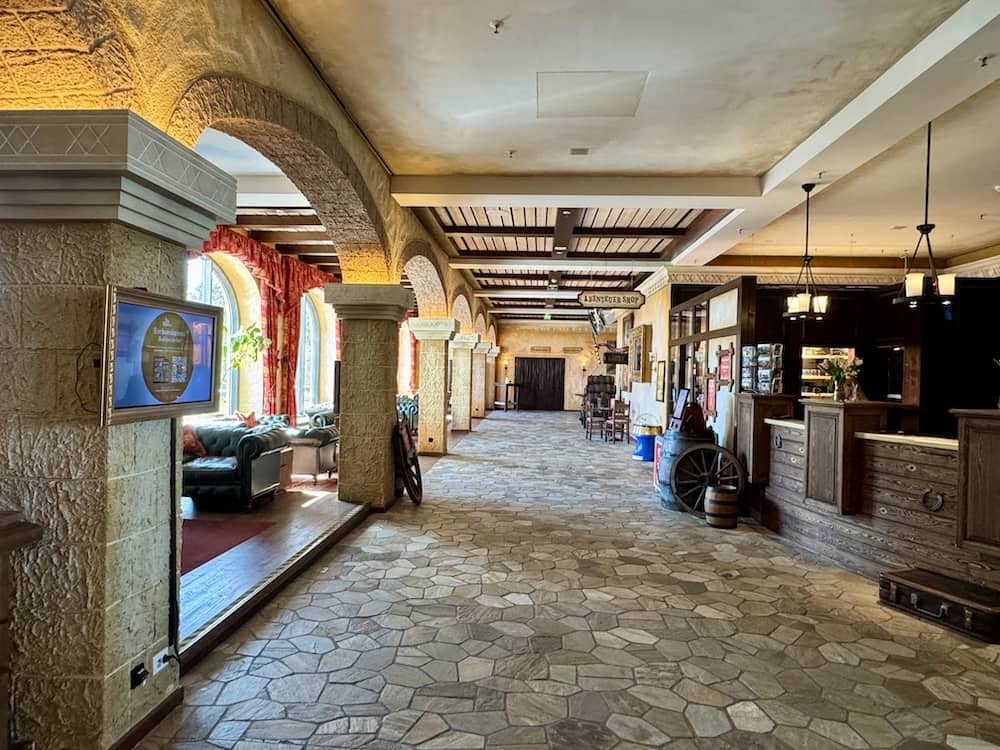 Rezeption im Heide Park Abenteuer Hotel