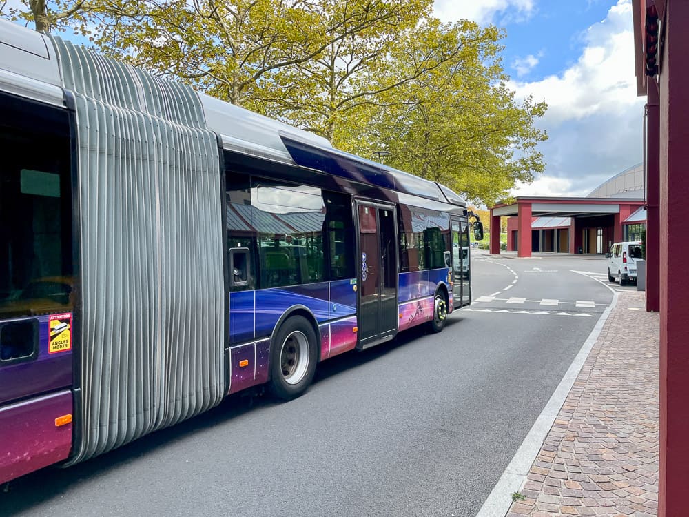 Shuttlebus vom Disney Hotel New York